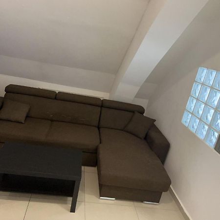 Chez Ana Apartman Otopeni Kültér fotó
