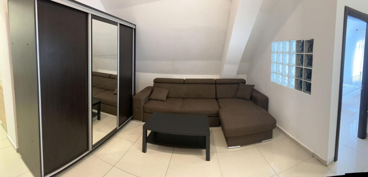 Chez Ana Apartman Otopeni Kültér fotó