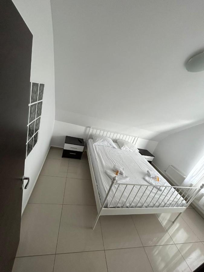 Chez Ana Apartman Otopeni Kültér fotó