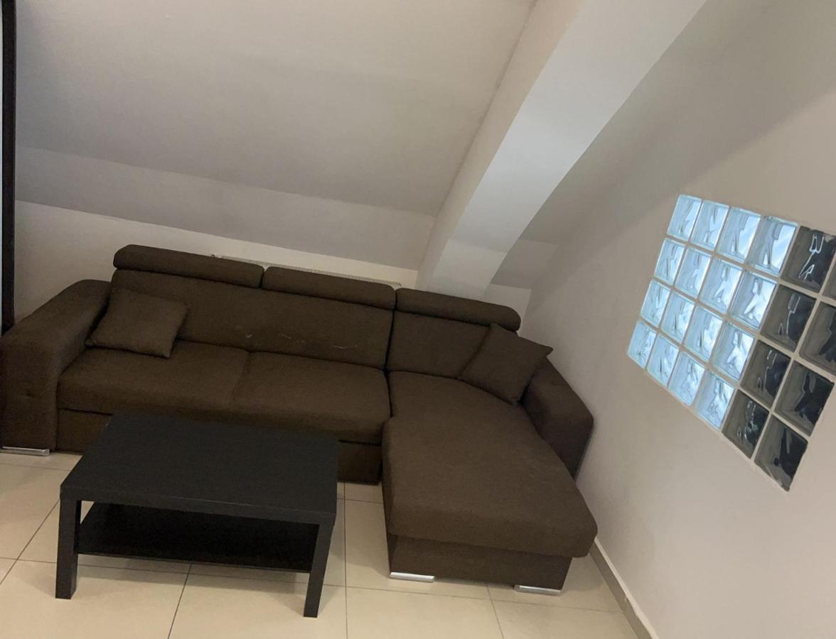 Chez Ana Apartman Otopeni Kültér fotó