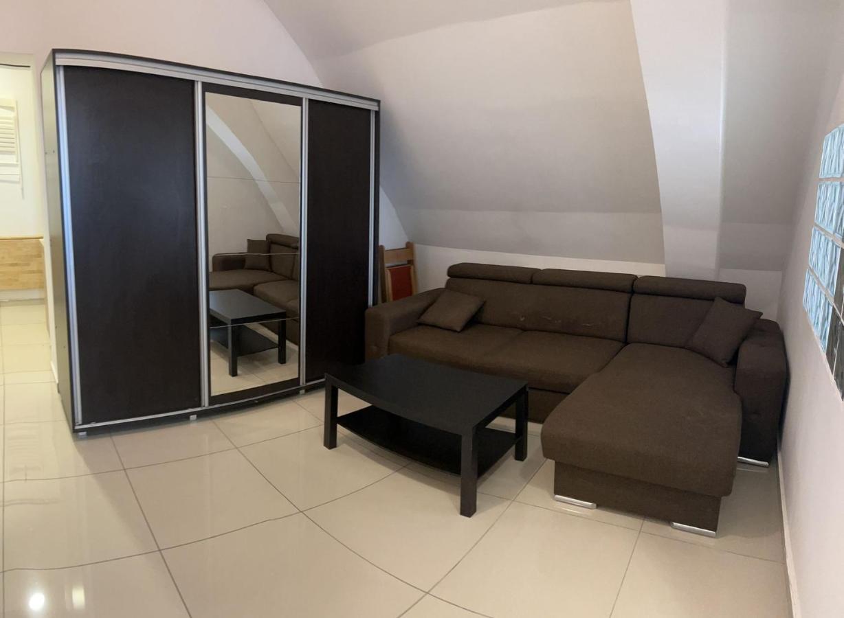 Chez Ana Apartman Otopeni Kültér fotó
