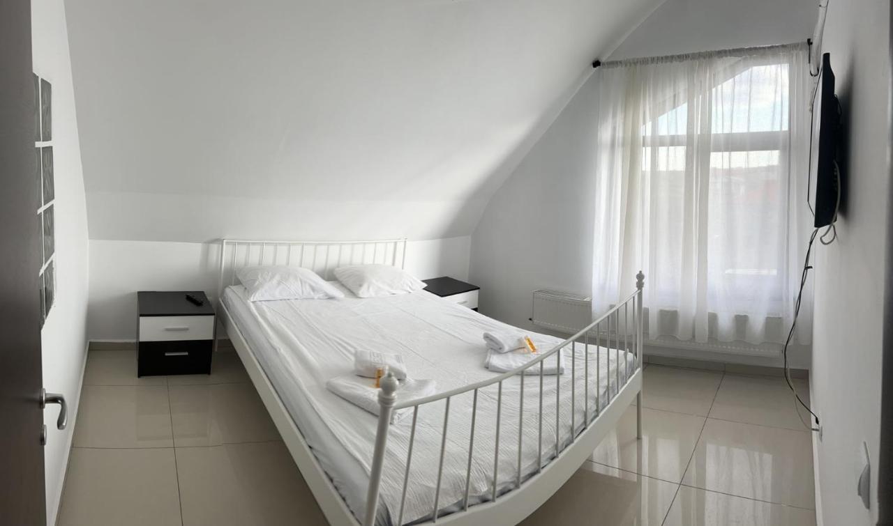 Chez Ana Apartman Otopeni Kültér fotó
